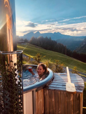 Boutique Chalet Panoramic Views Hot Tub